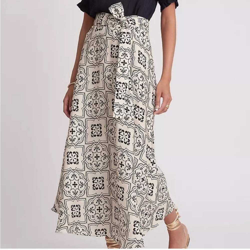 Ann Taylor Black and Cream Maxi Skirt